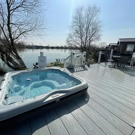 Indulgence Lakeside Lodge I1 With Hot Tub, Private Fishing Peg Situated At Tattershall Lakes Country Park Exterior photo