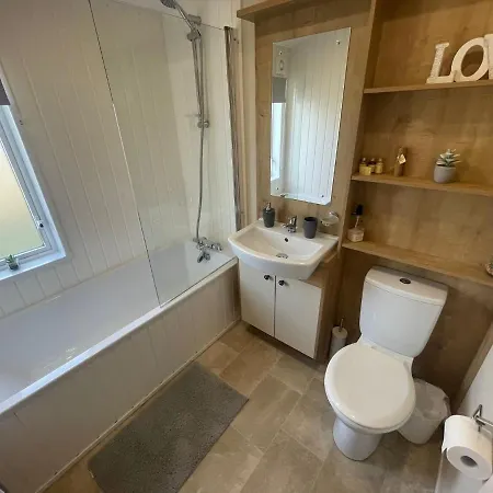 Indulgence Lakeside Lodge I1 With Hot Tub, Private Fishing Peg Situated At Tattershall Lakes Country Park Exterior photo